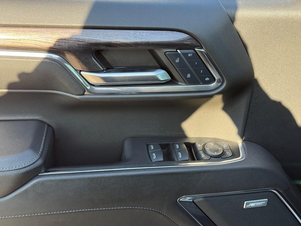 Chevrolet Silverado 1500 Vehicle Full-screen Gallery Image 13