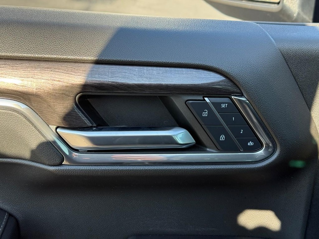 Chevrolet Silverado 1500 Vehicle Full-screen Gallery Image 14