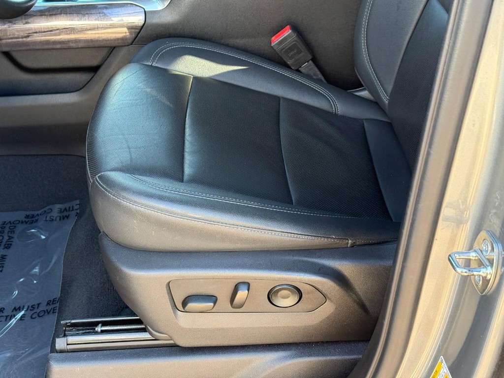 Chevrolet Silverado 1500 Vehicle Full-screen Gallery Image 15