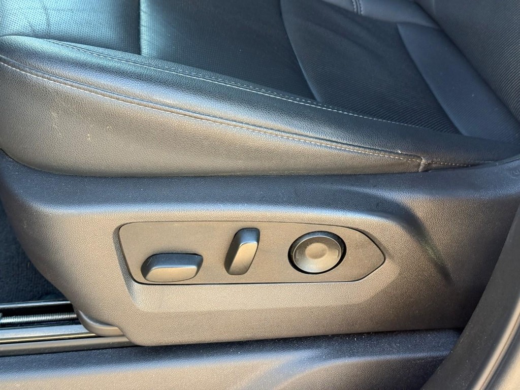 Chevrolet Silverado 1500 Vehicle Full-screen Gallery Image 16