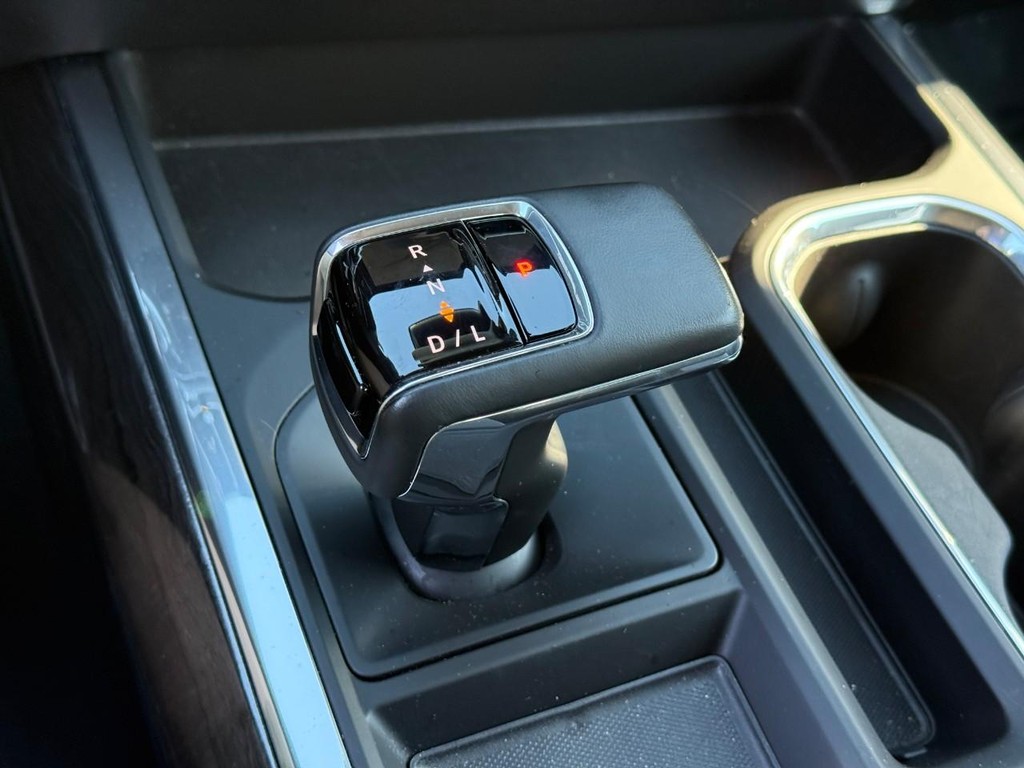 Chevrolet Silverado 1500 Vehicle Full-screen Gallery Image 19