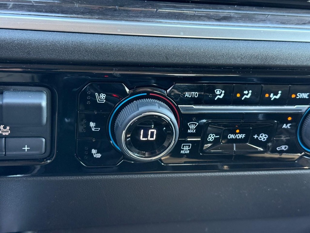 Chevrolet Silverado 1500 Vehicle Full-screen Gallery Image 20