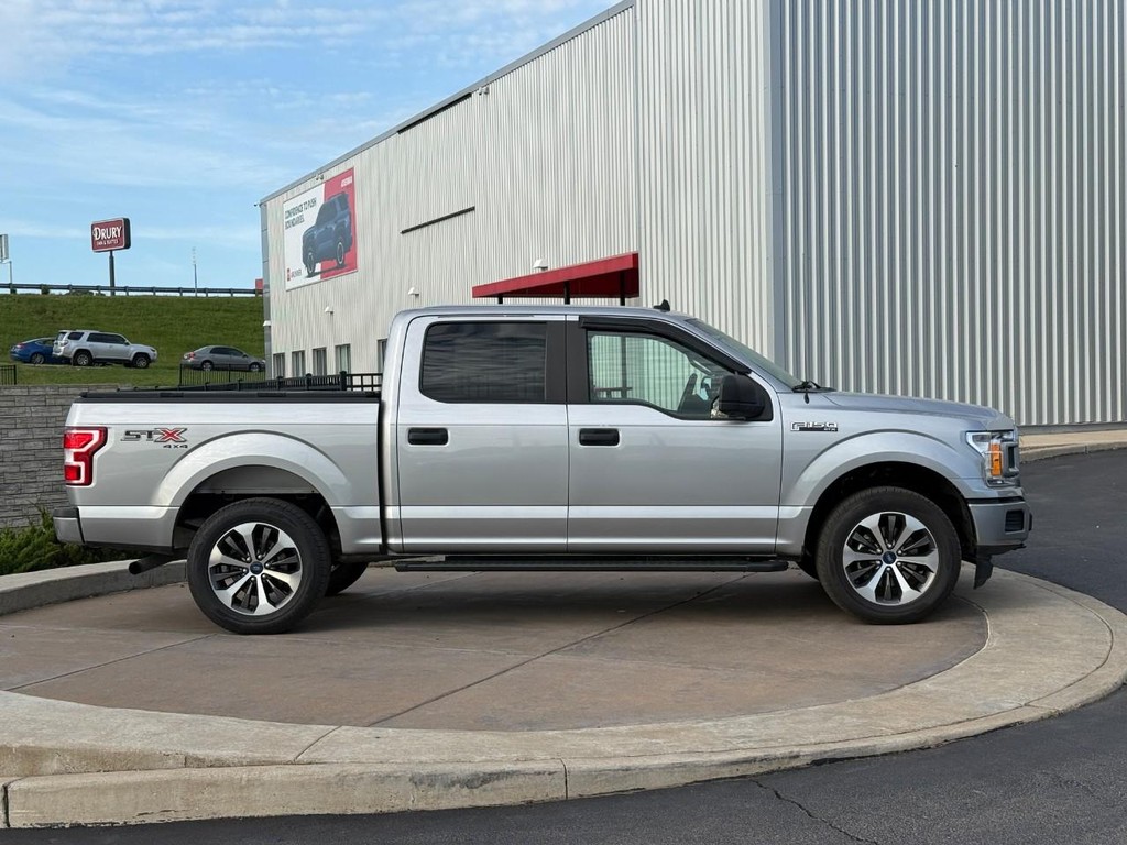 Ford F-150 Vehicle Full-screen Gallery Image 02