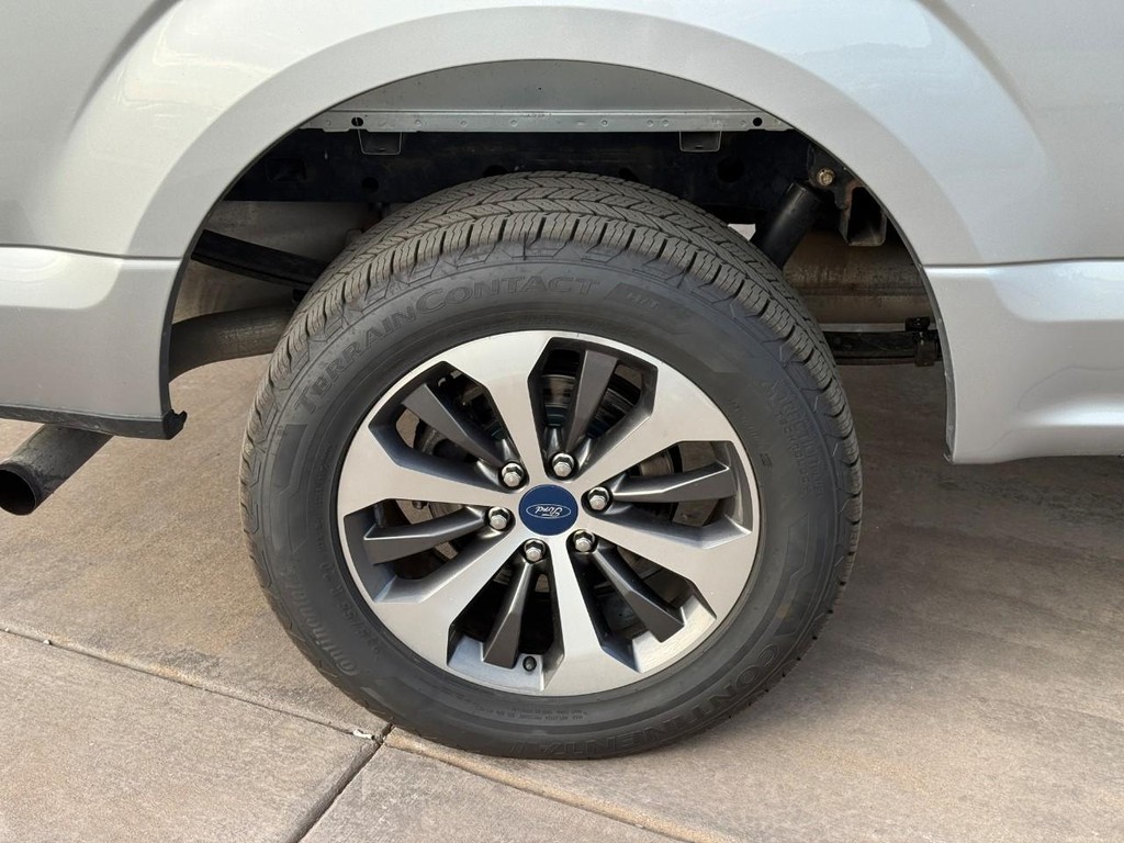 Ford F-150 Vehicle Full-screen Gallery Image 04