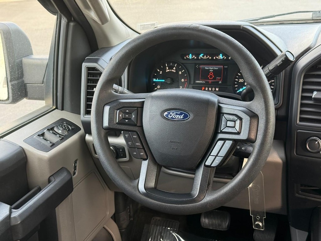 Ford F-150 Vehicle Full-screen Gallery Image 07