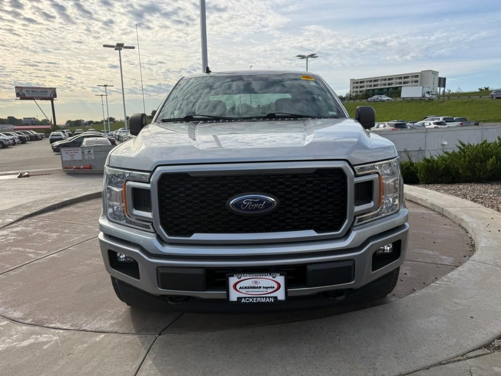 Ford F-150 Vehicle Full-screen Gallery Image 11