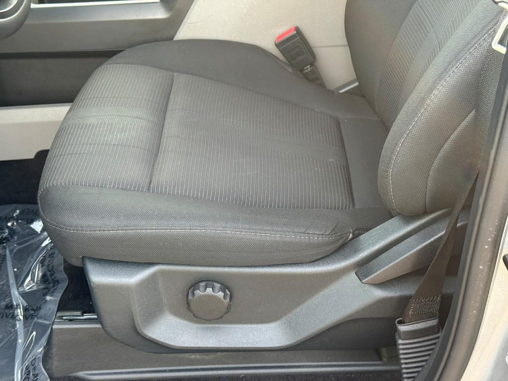 Ford F-150 Vehicle Full-screen Gallery Image 13