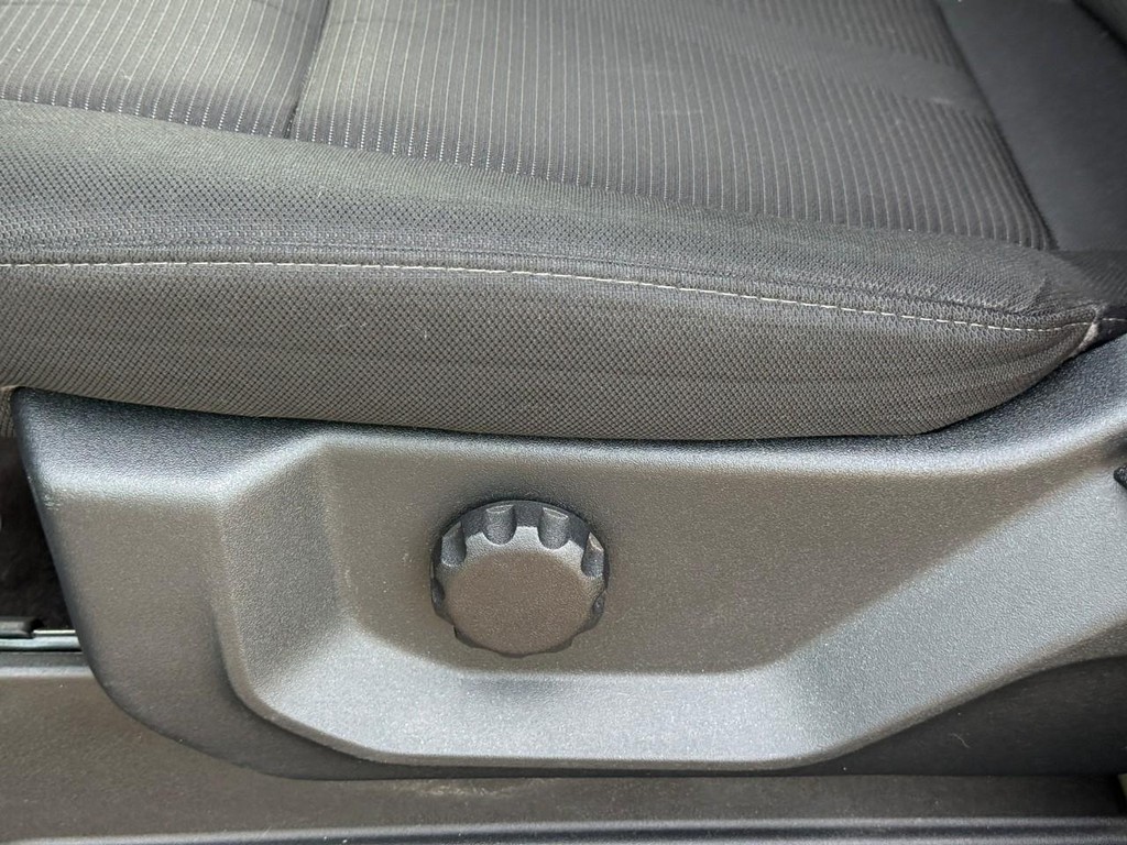 Ford F-150 Vehicle Full-screen Gallery Image 14