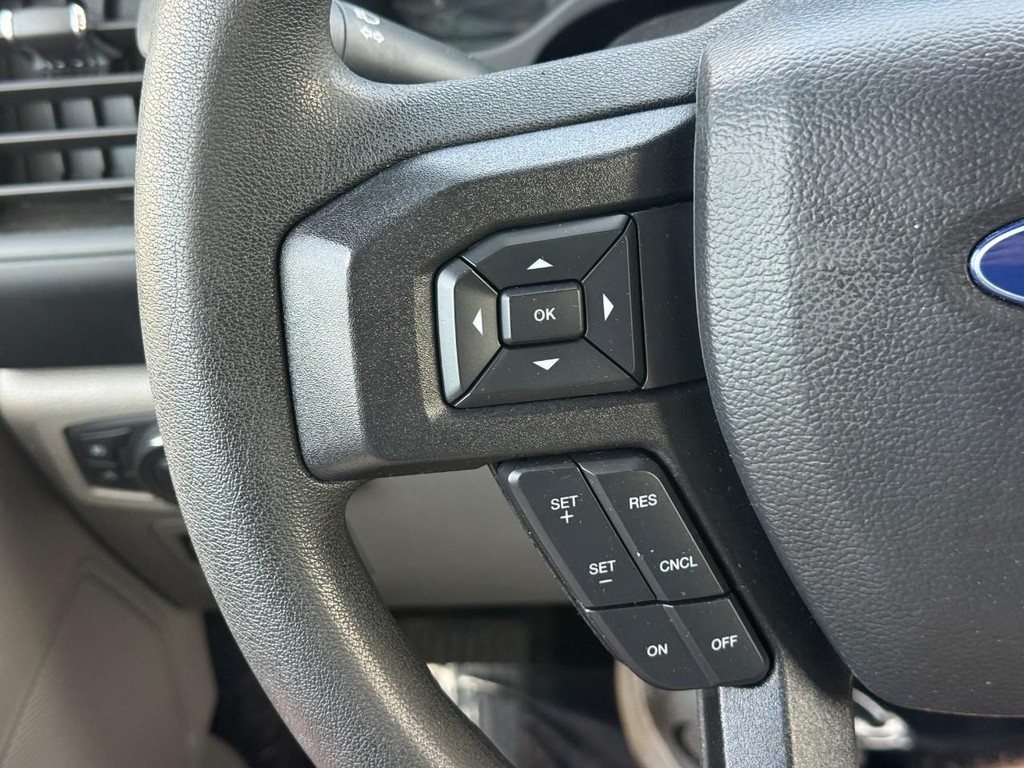 Ford F-150 Vehicle Full-screen Gallery Image 15