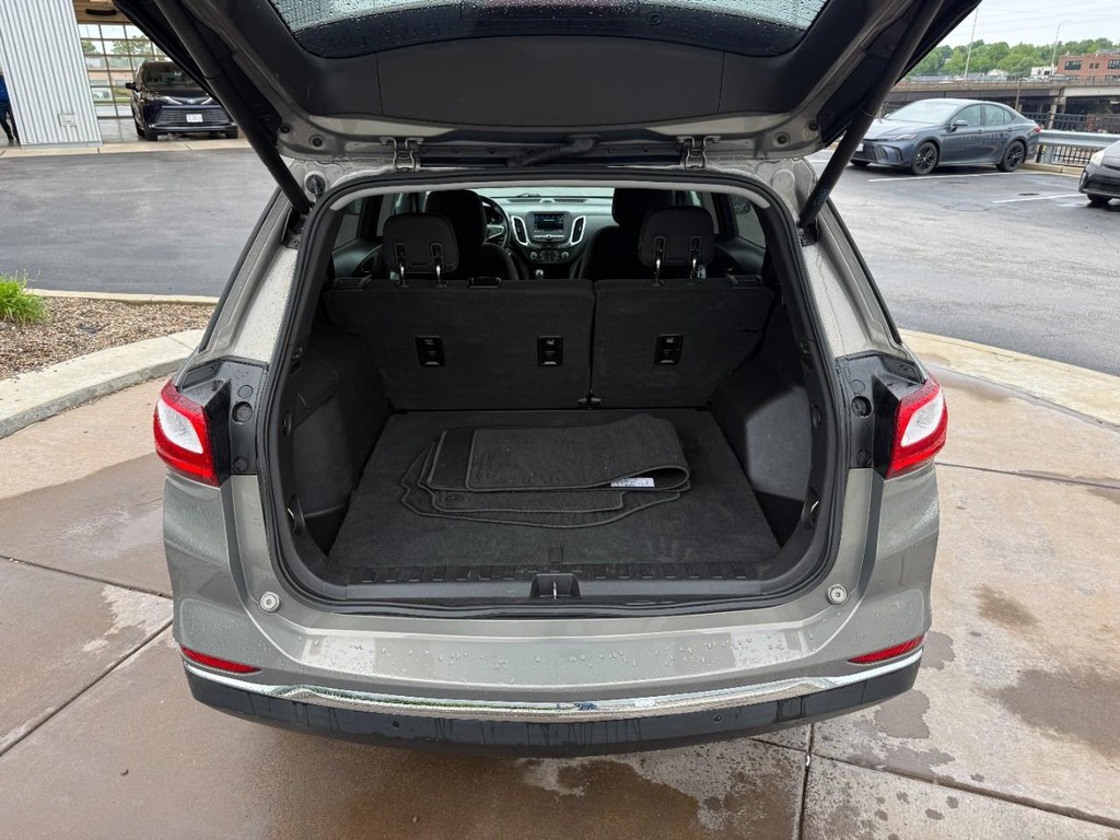 Chevrolet Equinox Vehicle Full-screen Gallery Image 05