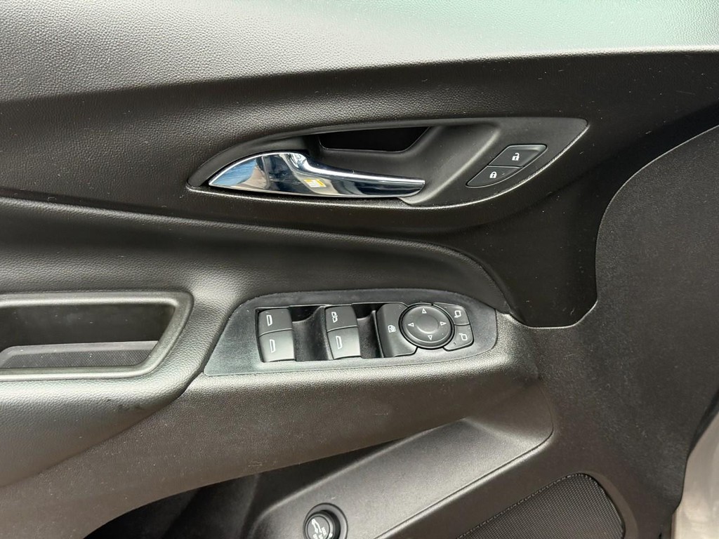 Chevrolet Equinox Vehicle Full-screen Gallery Image 15