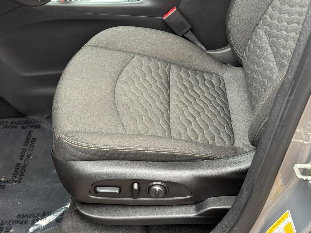 Chevrolet Equinox Vehicle Full-screen Gallery Image 16