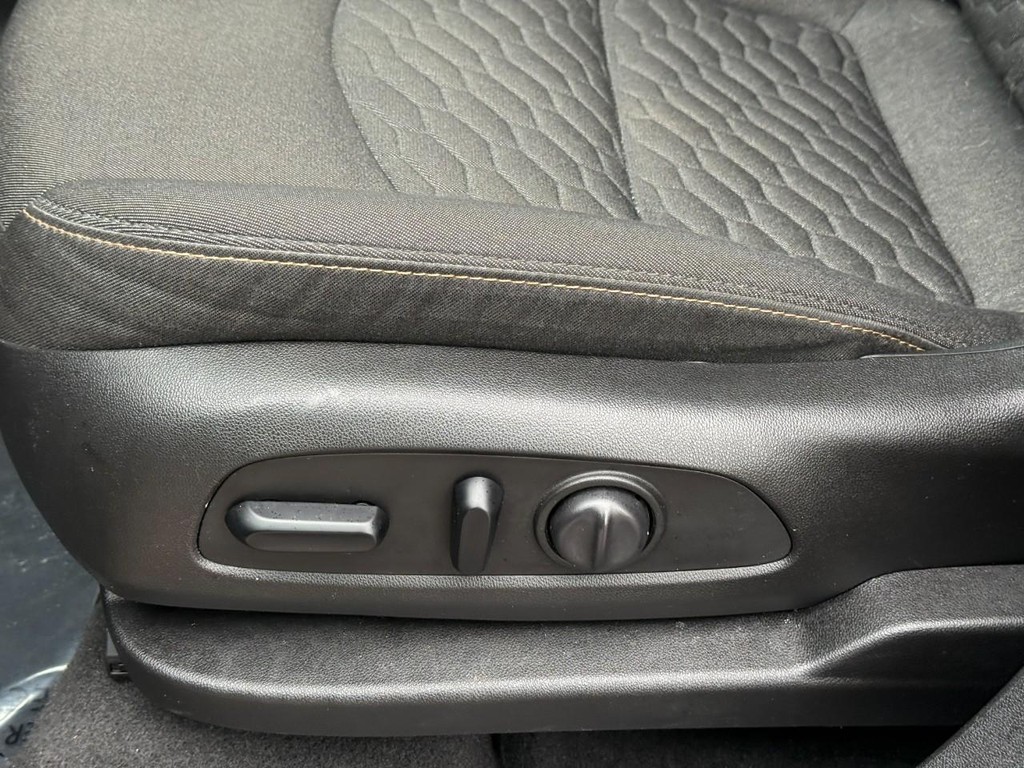Chevrolet Equinox Vehicle Full-screen Gallery Image 17