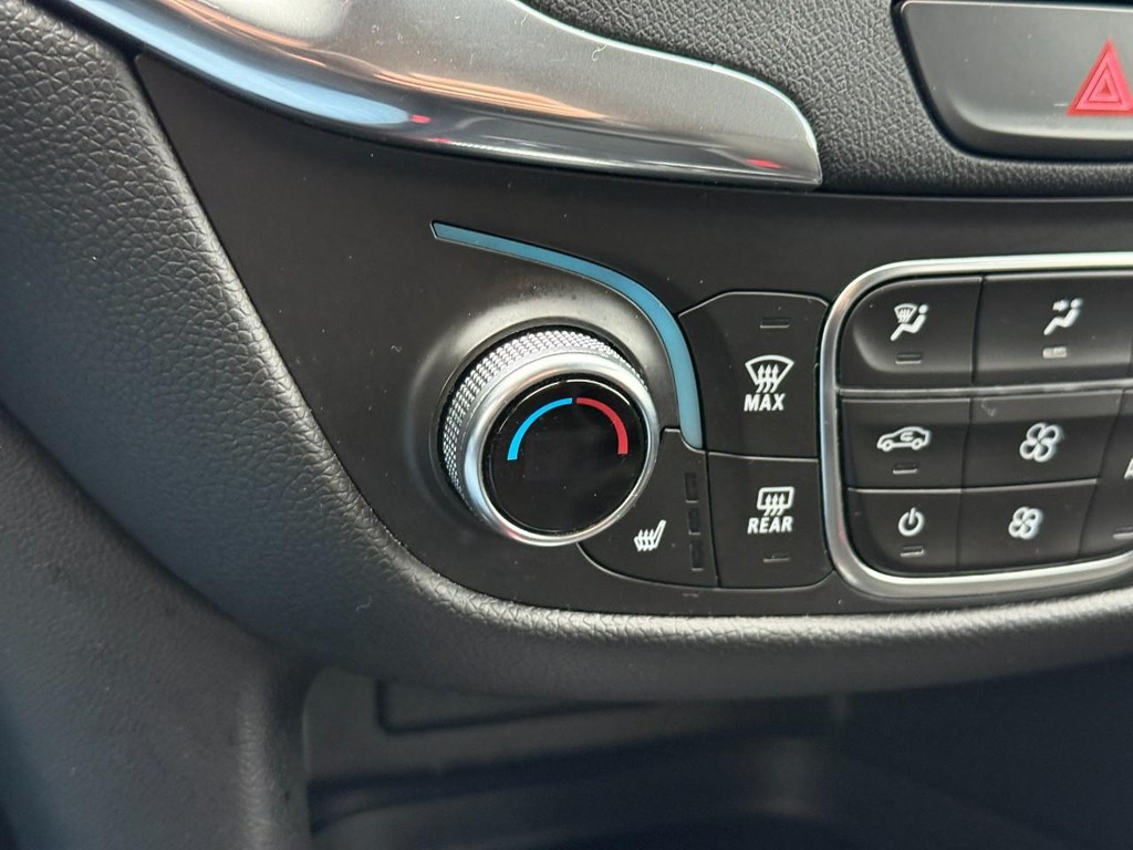 Chevrolet Equinox Vehicle Full-screen Gallery Image 21