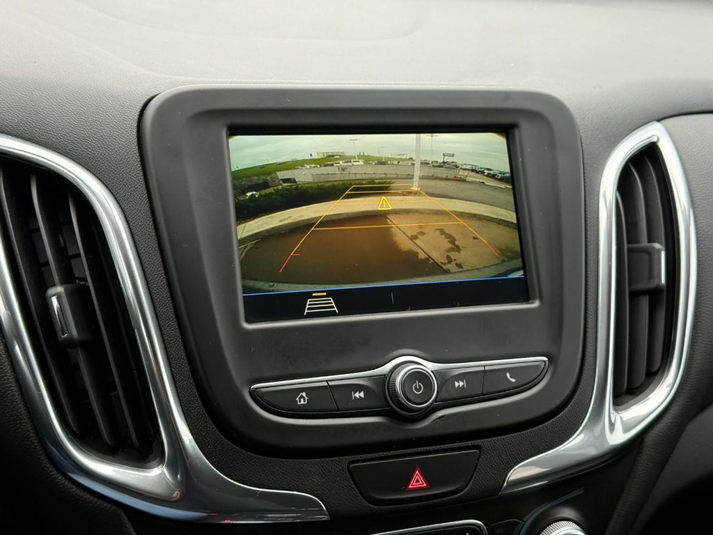 Chevrolet Equinox Vehicle Full-screen Gallery Image 22