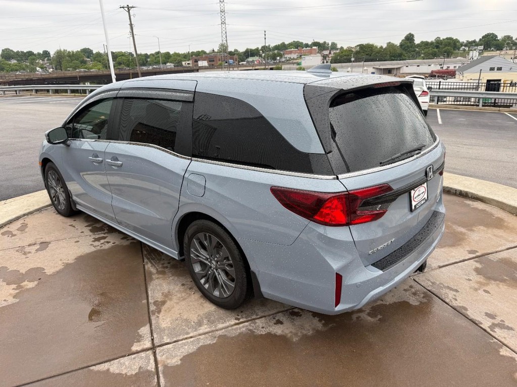Honda Odyssey Vehicle Full-screen Gallery Image 05
