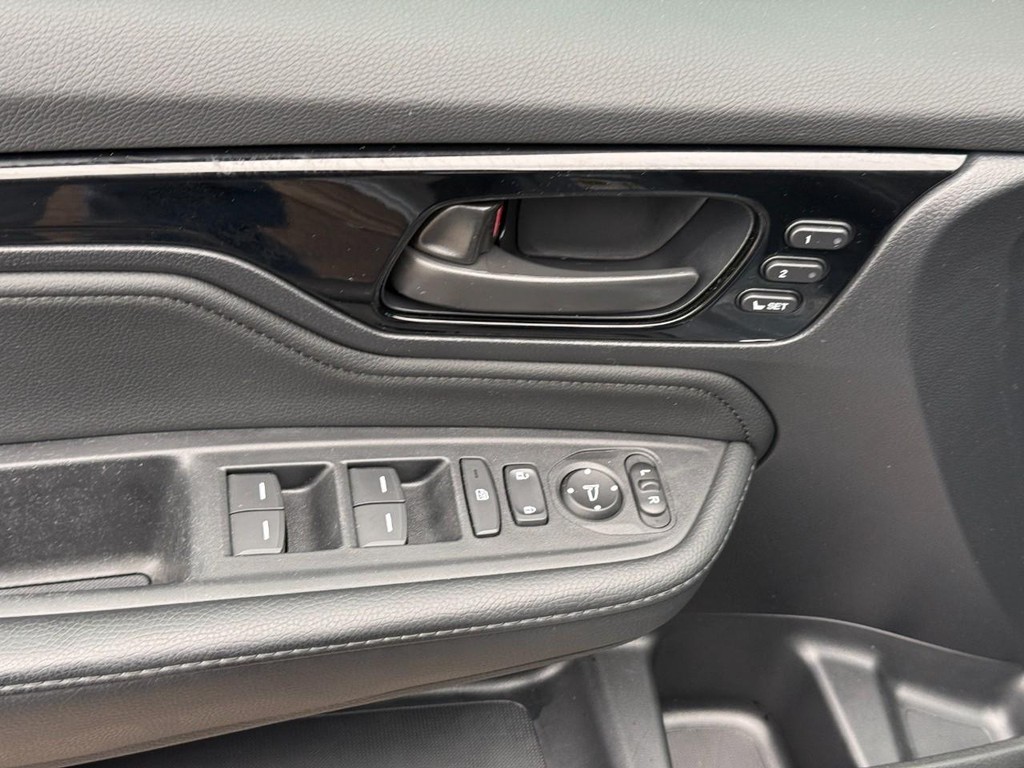 Honda Odyssey Vehicle Full-screen Gallery Image 16
