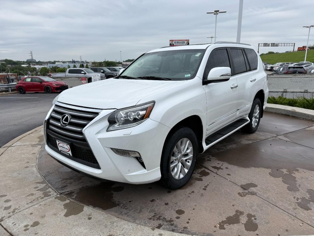 Lexus GX Vehicle Full-screen Gallery Image 08