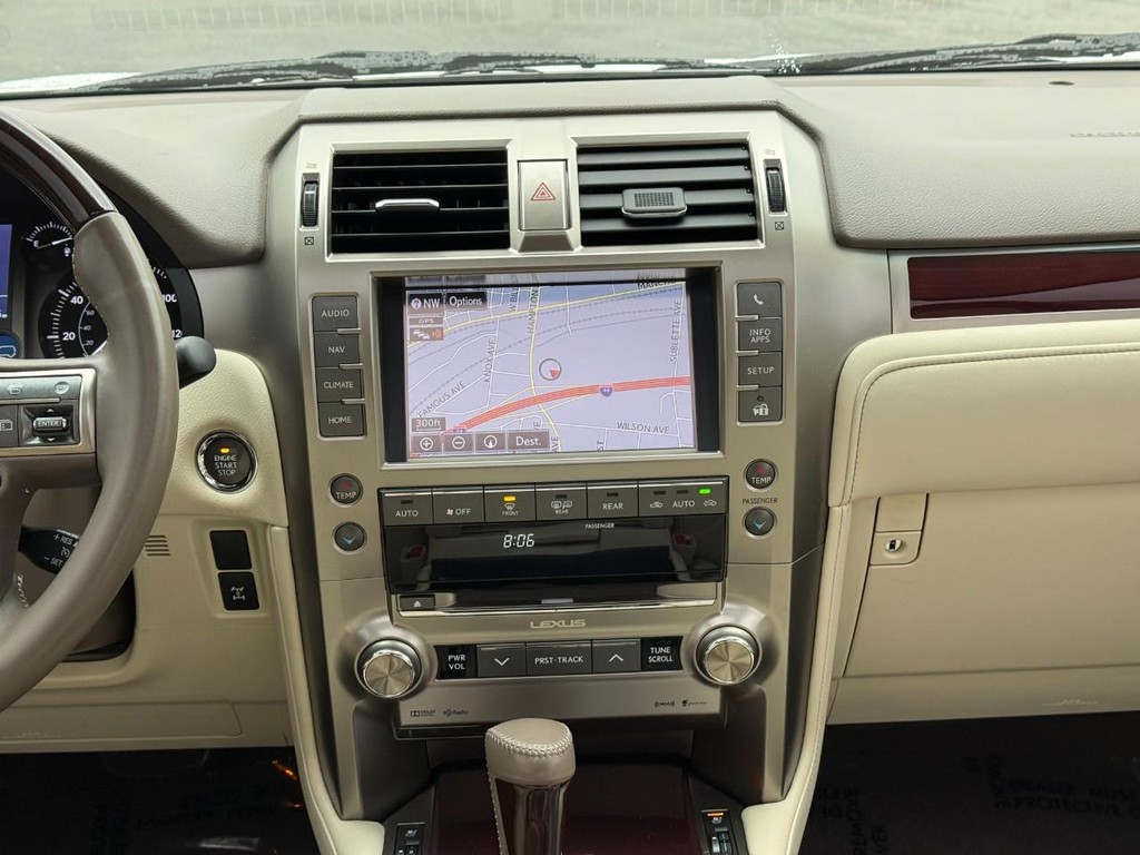 Lexus GX Vehicle Full-screen Gallery Image 13