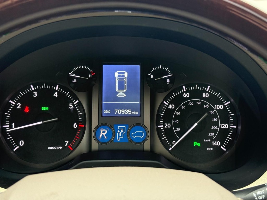 Lexus GX Vehicle Full-screen Gallery Image 25