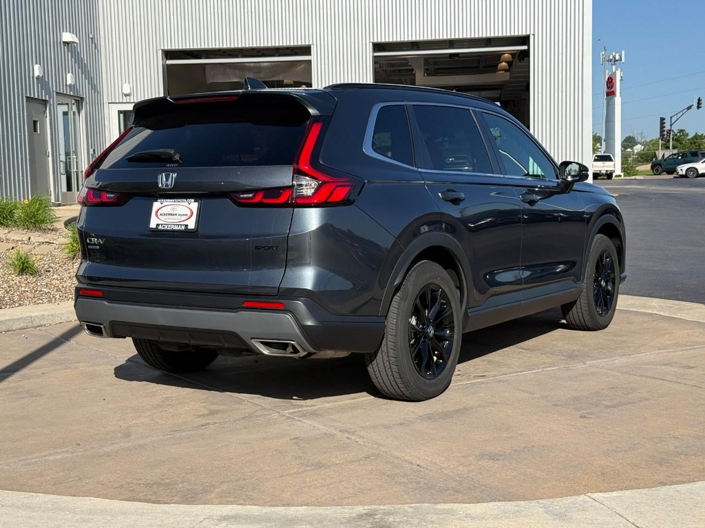 Honda CR-V Hybrid Vehicle Full-screen Gallery Image 03