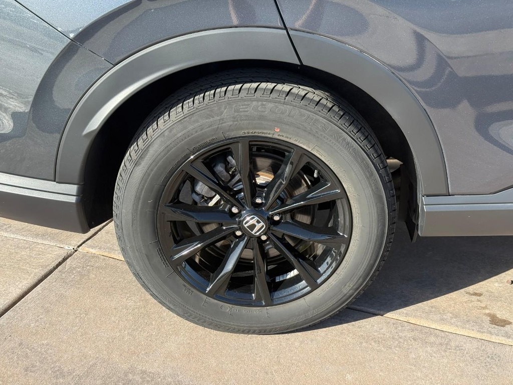 Honda CR-V Hybrid Vehicle Full-screen Gallery Image 04