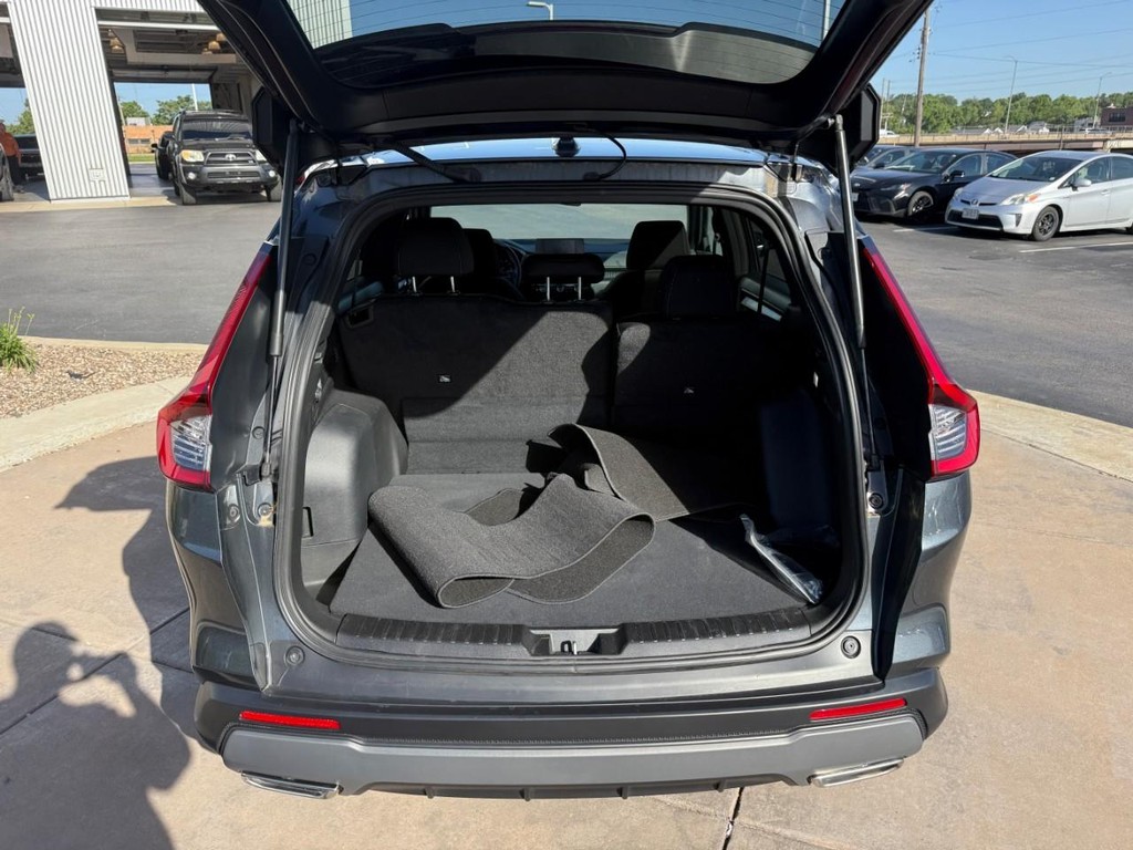 Honda CR-V Hybrid Vehicle Full-screen Gallery Image 06