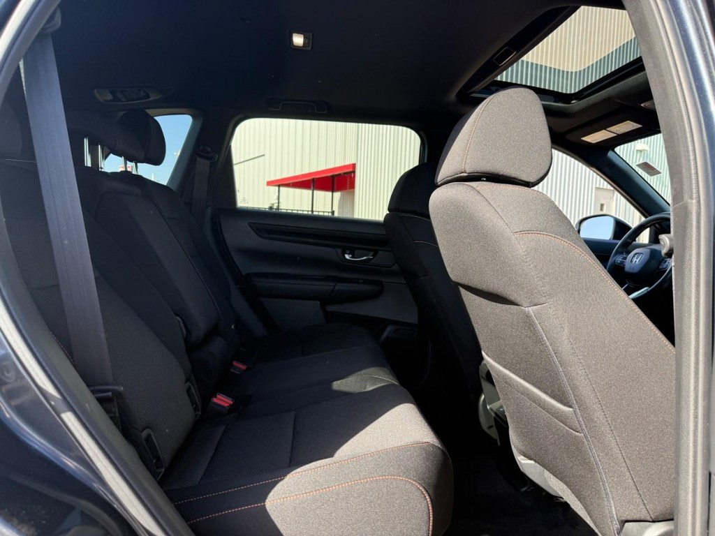 Honda CR-V Hybrid Vehicle Full-screen Gallery Image 11