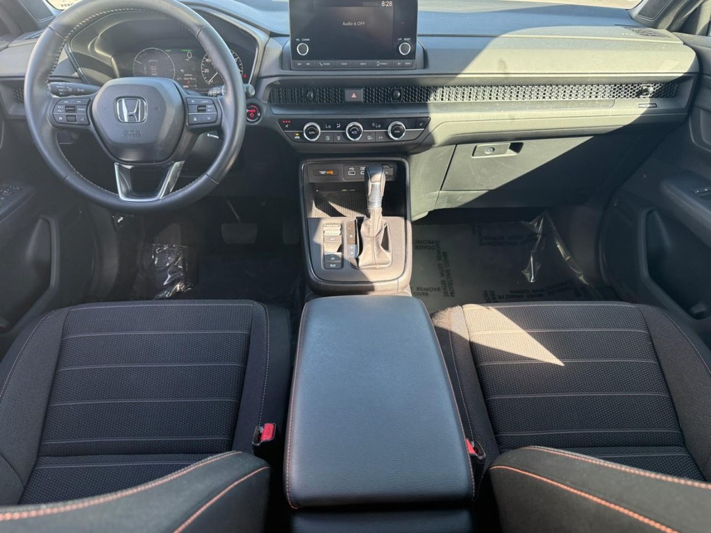 Honda CR-V Hybrid Vehicle Full-screen Gallery Image 12