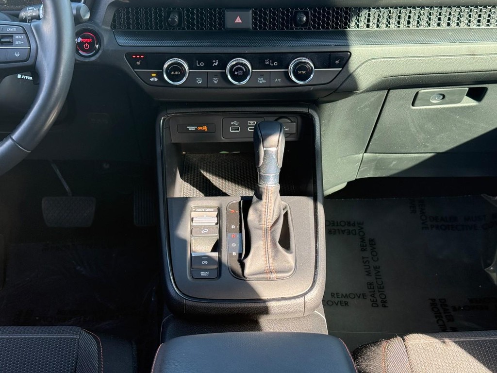 Honda CR-V Hybrid Vehicle Full-screen Gallery Image 15