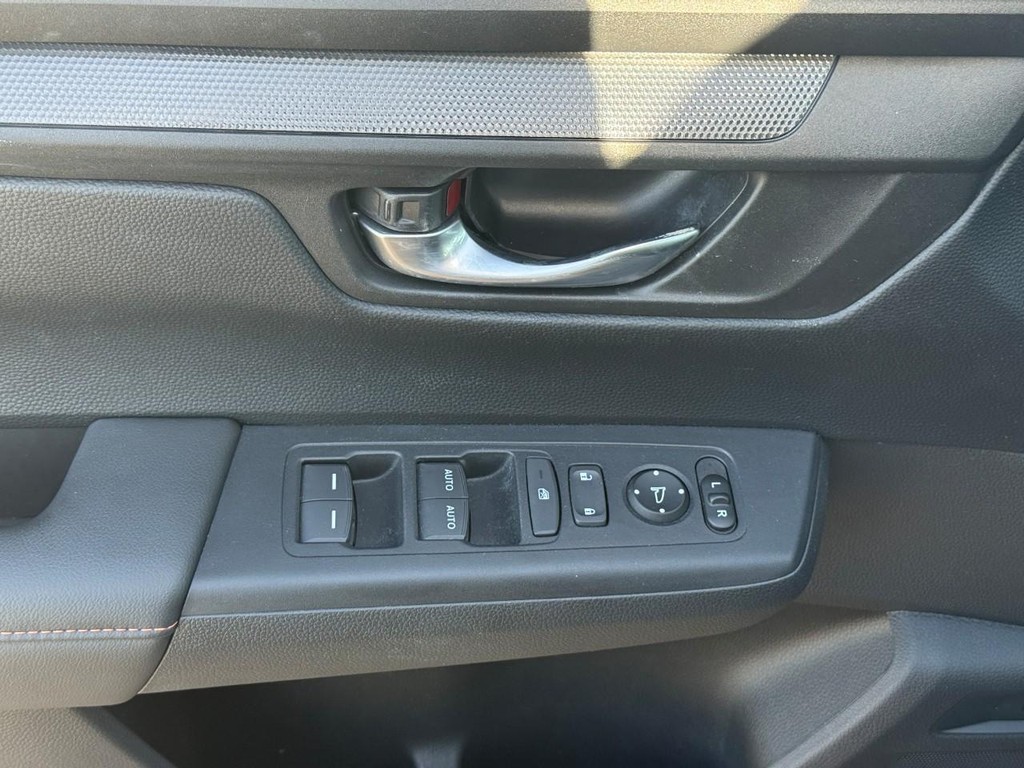 Honda CR-V Hybrid Vehicle Full-screen Gallery Image 16