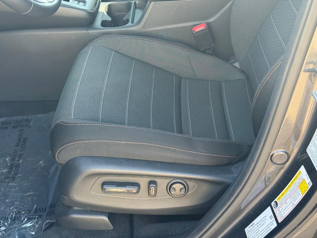 Honda CR-V Hybrid Vehicle Full-screen Gallery Image 17