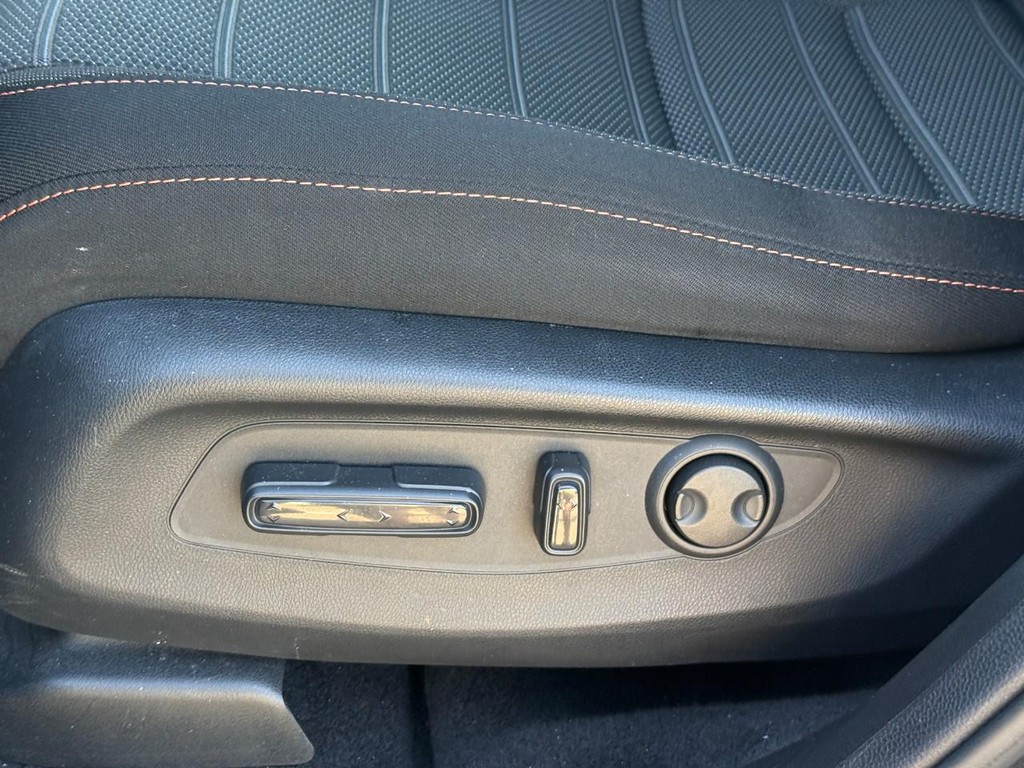 Honda CR-V Hybrid Vehicle Full-screen Gallery Image 18