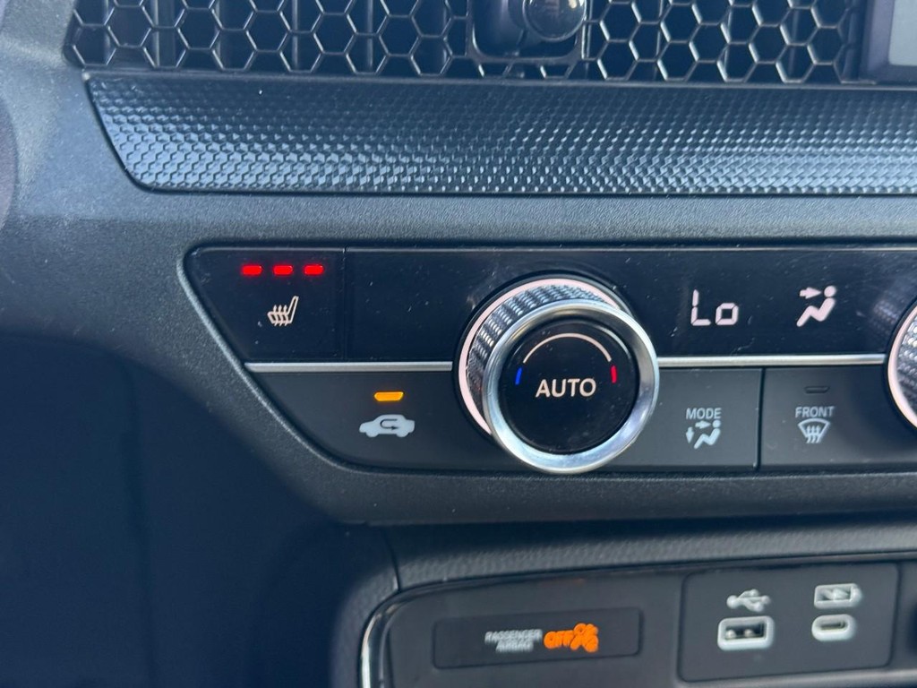 Honda CR-V Hybrid Vehicle Full-screen Gallery Image 23