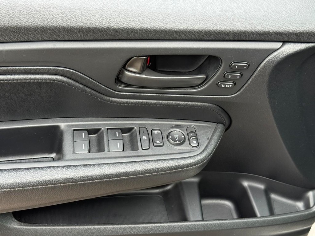 Honda Odyssey Vehicle Full-screen Gallery Image 15