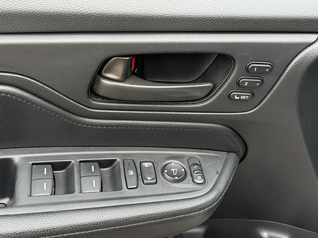 Honda Odyssey Vehicle Full-screen Gallery Image 16