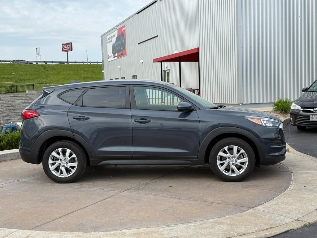 Hyundai Tucson Vehicle Full-screen Gallery Image 02