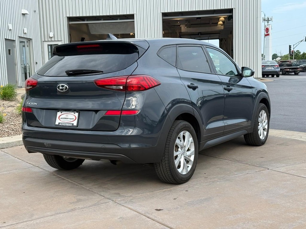 Hyundai Tucson Vehicle Full-screen Gallery Image 03