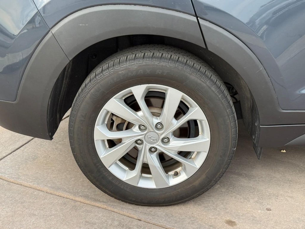 Hyundai Tucson Vehicle Full-screen Gallery Image 04