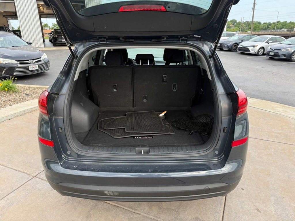 Hyundai Tucson Vehicle Full-screen Gallery Image 05