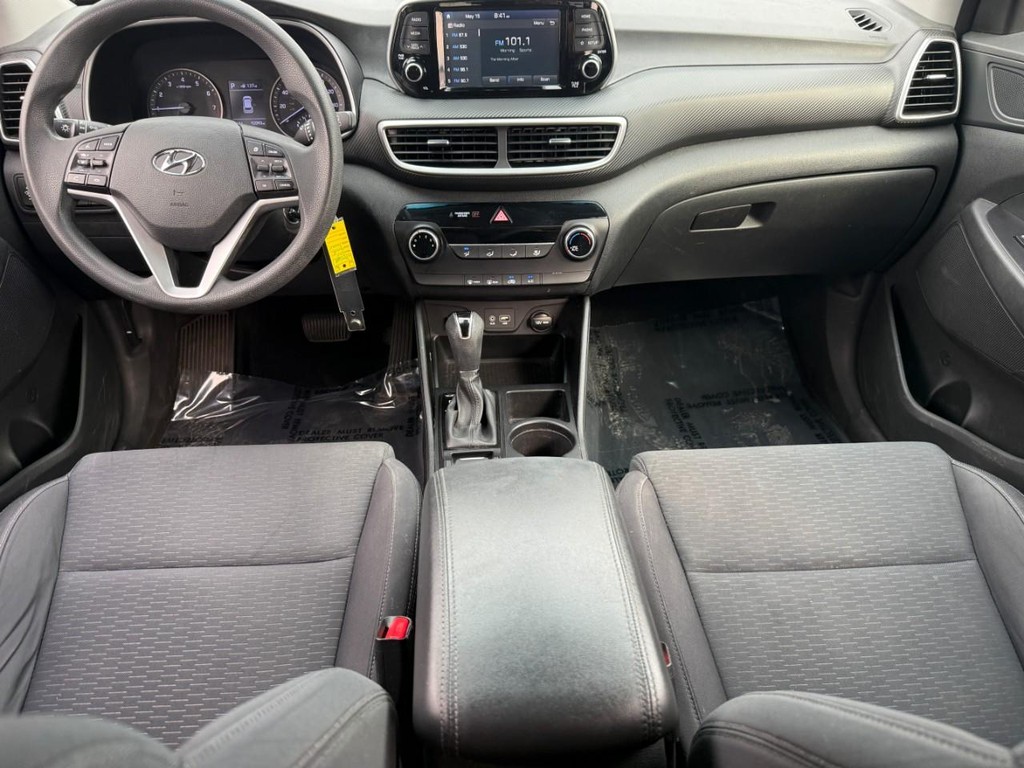 Hyundai Tucson Vehicle Full-screen Gallery Image 11