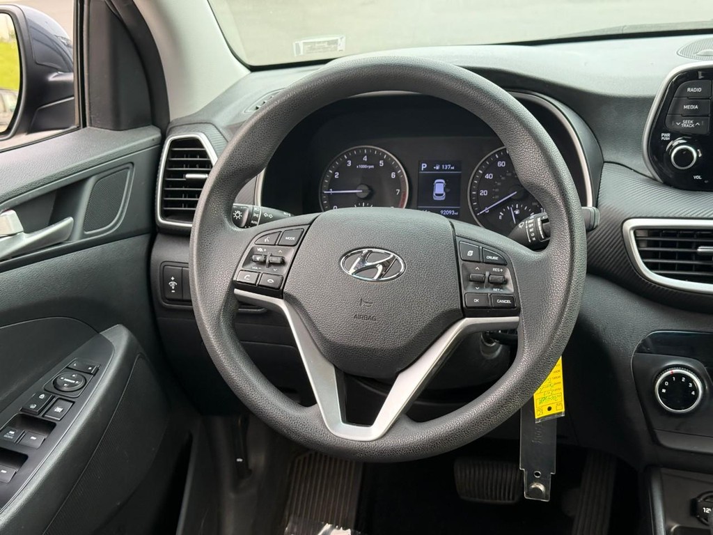 Hyundai Tucson Vehicle Full-screen Gallery Image 12