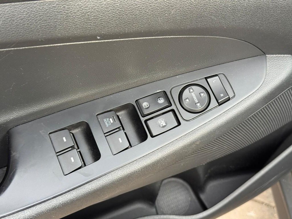 Hyundai Tucson Vehicle Full-screen Gallery Image 17