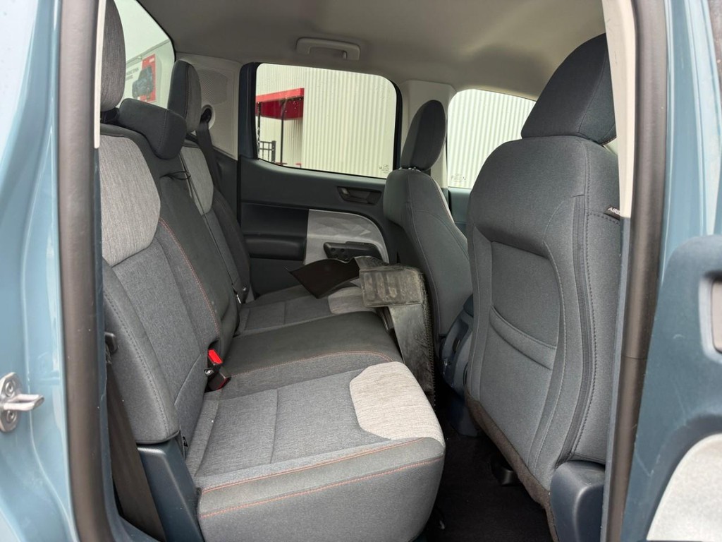 Ford Maverick Vehicle Full-screen Gallery Image 09