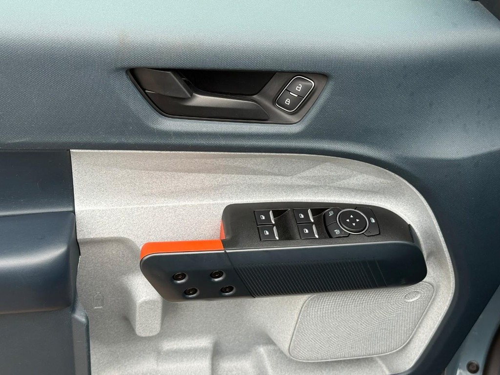 Ford Maverick Vehicle Full-screen Gallery Image 15