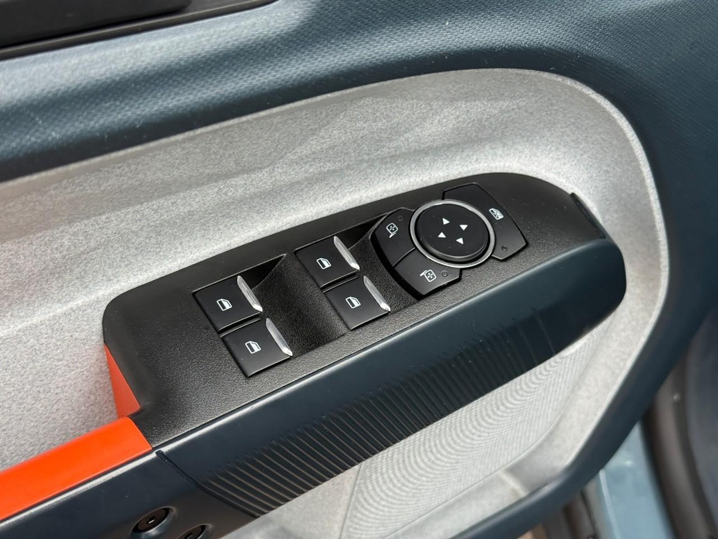 Ford Maverick Vehicle Full-screen Gallery Image 16