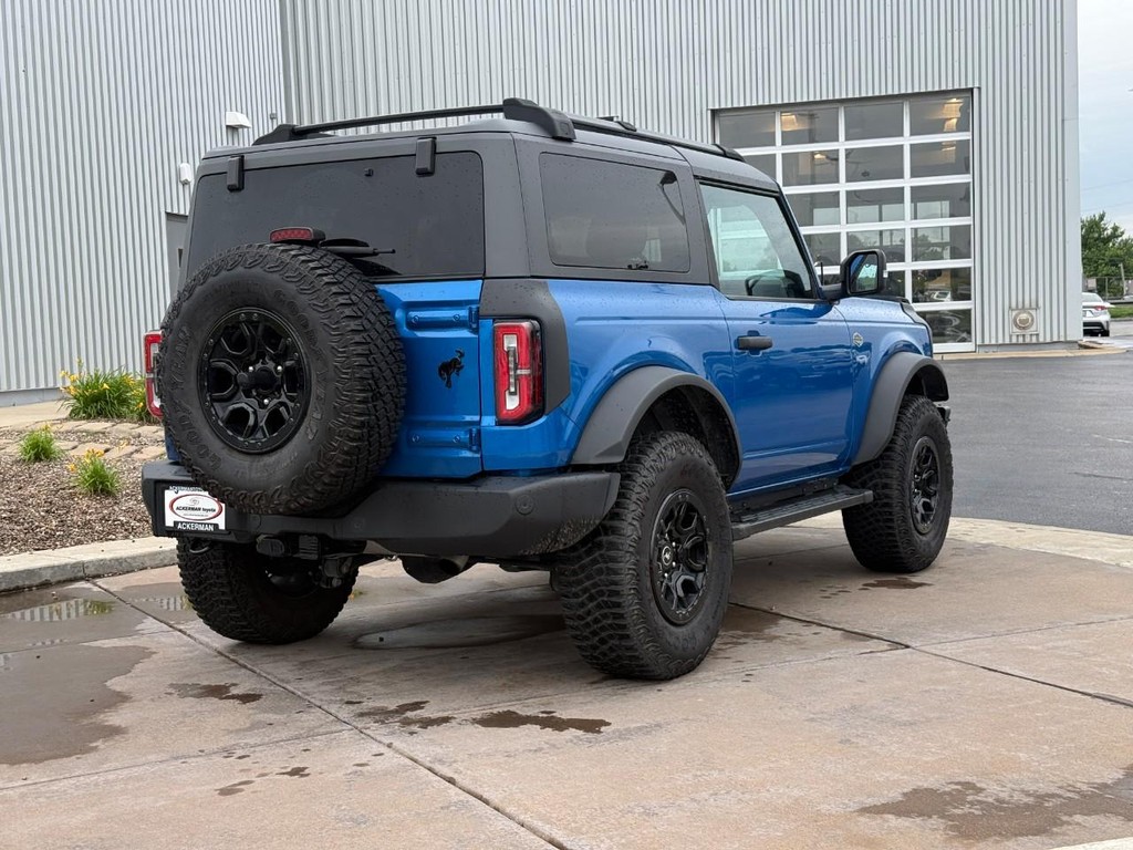 Ford Bronco Vehicle Full-screen Gallery Image 03