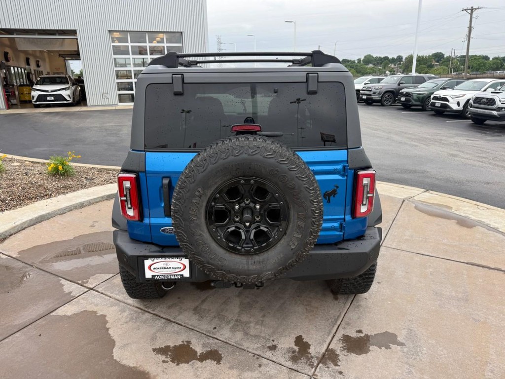 Ford Bronco Vehicle Full-screen Gallery Image 05