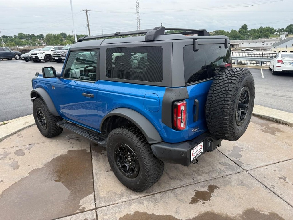 Ford Bronco Vehicle Full-screen Gallery Image 06