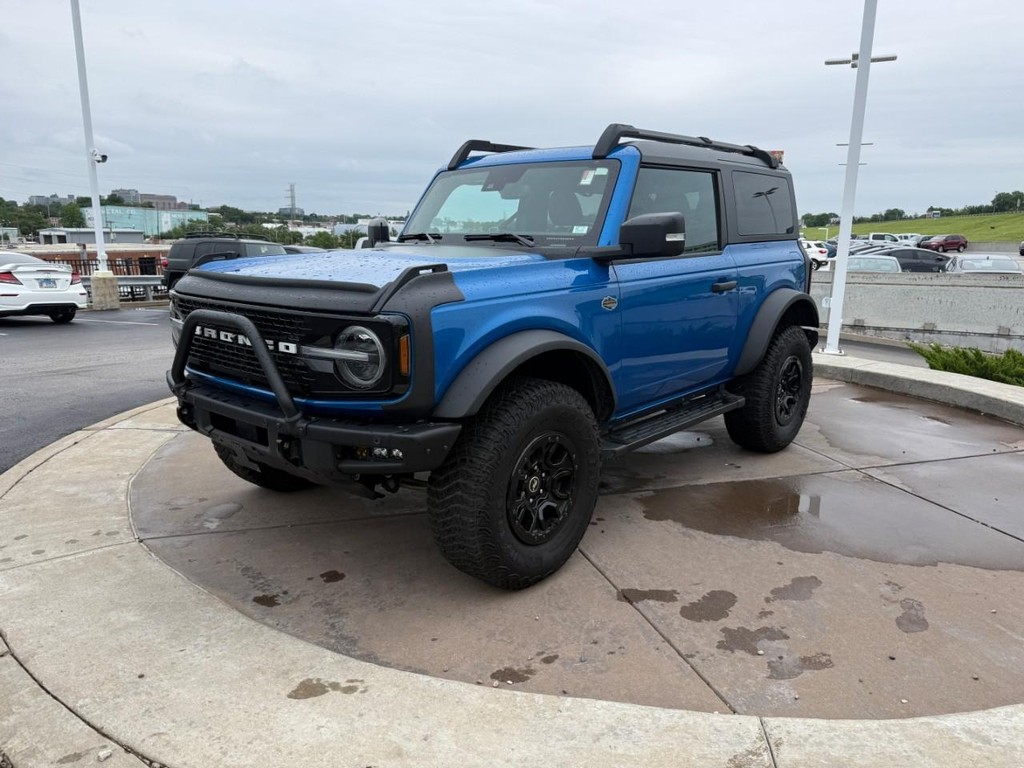 Ford Bronco Vehicle Full-screen Gallery Image 09